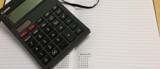 Kalkulator na kalendarzu