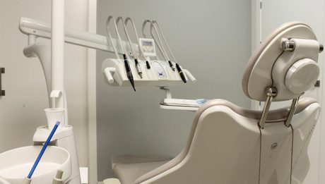 Ile kosztuje implant zęba? Ile kosztuje wstawienie sztucznego zęba?