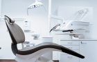 Ceny usług stomatologicznych: ile kosztuje mostek, implant zęba, czyszczenie zębów z kamienia czy wybielanie zębów?