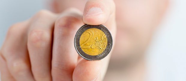 euro w dłoni