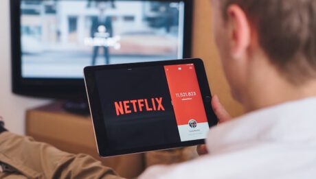 Netflix, Spotify i inne, czyli jak oglądamy filmy i słuchamy muzyki online?