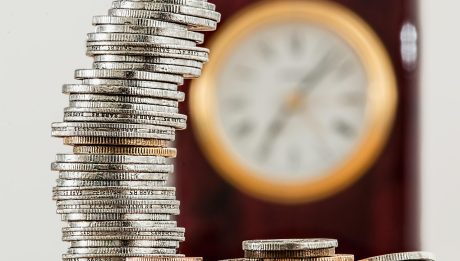 Ile odkładać co miesiąc na emeryturę? Wzór i przykłady obliczeń