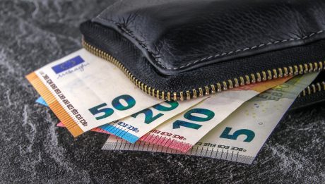 Pożyczka pozabankowa a kredyt w banku: czym różnią się w przepisach?