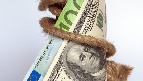 Problemy ze spłatą kredytu firmowego: kiedy bank może wypowiedzieć umowę?